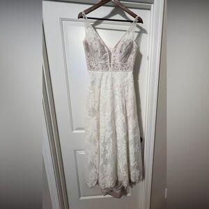 Beautiful wedding dress and veil